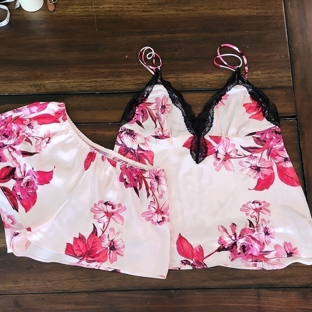 Lilac + LONDON SATIN 2PC SET SIZE MEDIUM
